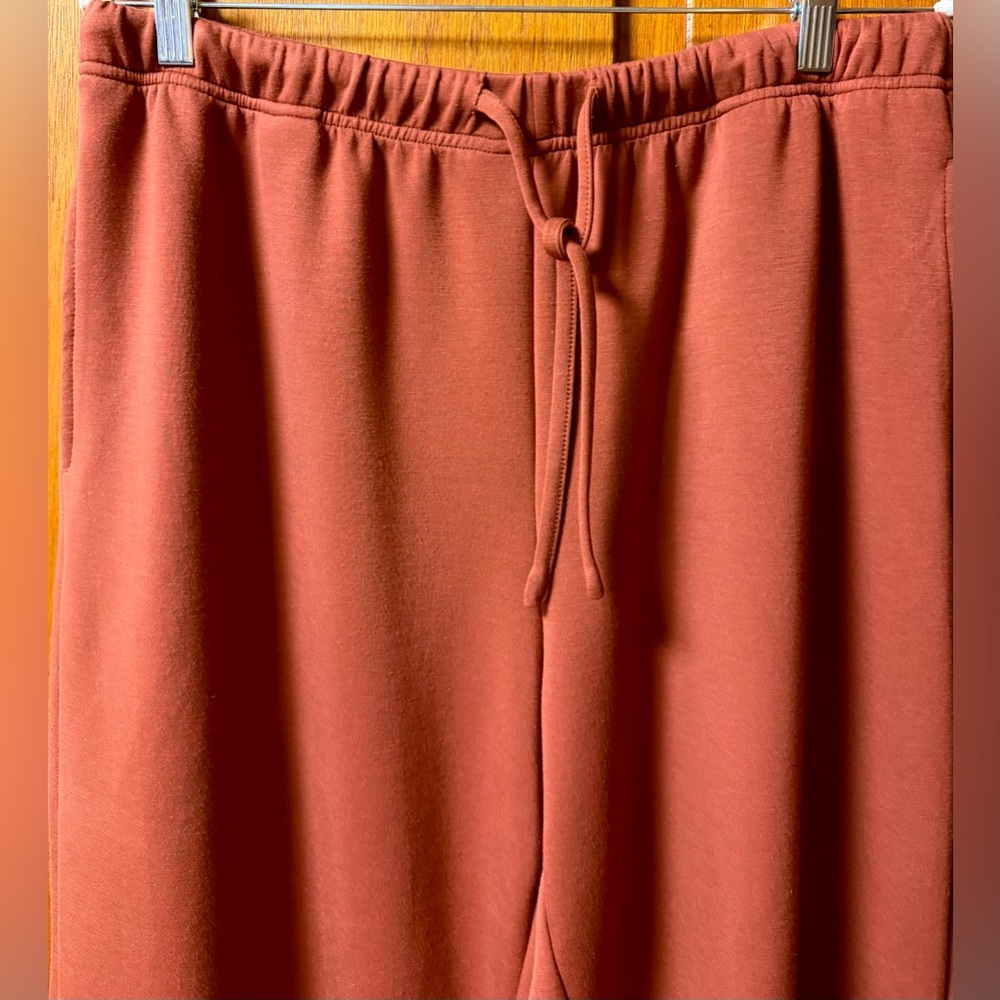 Cueply Two-Piece Matching Lounge Set - Picture 10 of 13